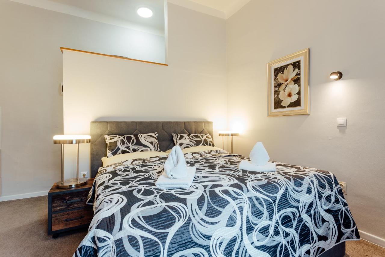 Botanicky Dvor Aparthotel บันสกา ชีอาว์นีซา ภายนอก รูปภาพ