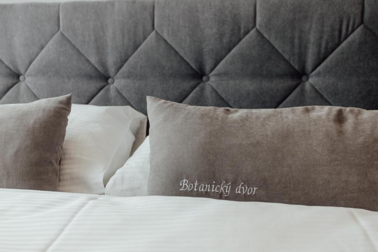 Botanicky Dvor Aparthotel บันสกา ชีอาว์นีซา ภายนอก รูปภาพ