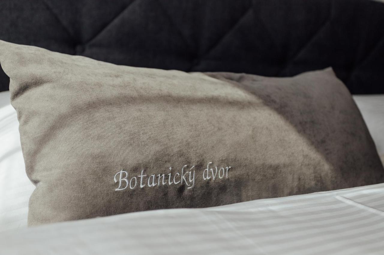 Botanicky Dvor Aparthotel บันสกา ชีอาว์นีซา ภายนอก รูปภาพ
