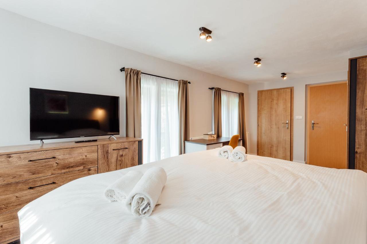 Botanicky Dvor Aparthotel บันสกา ชีอาว์นีซา ภายนอก รูปภาพ