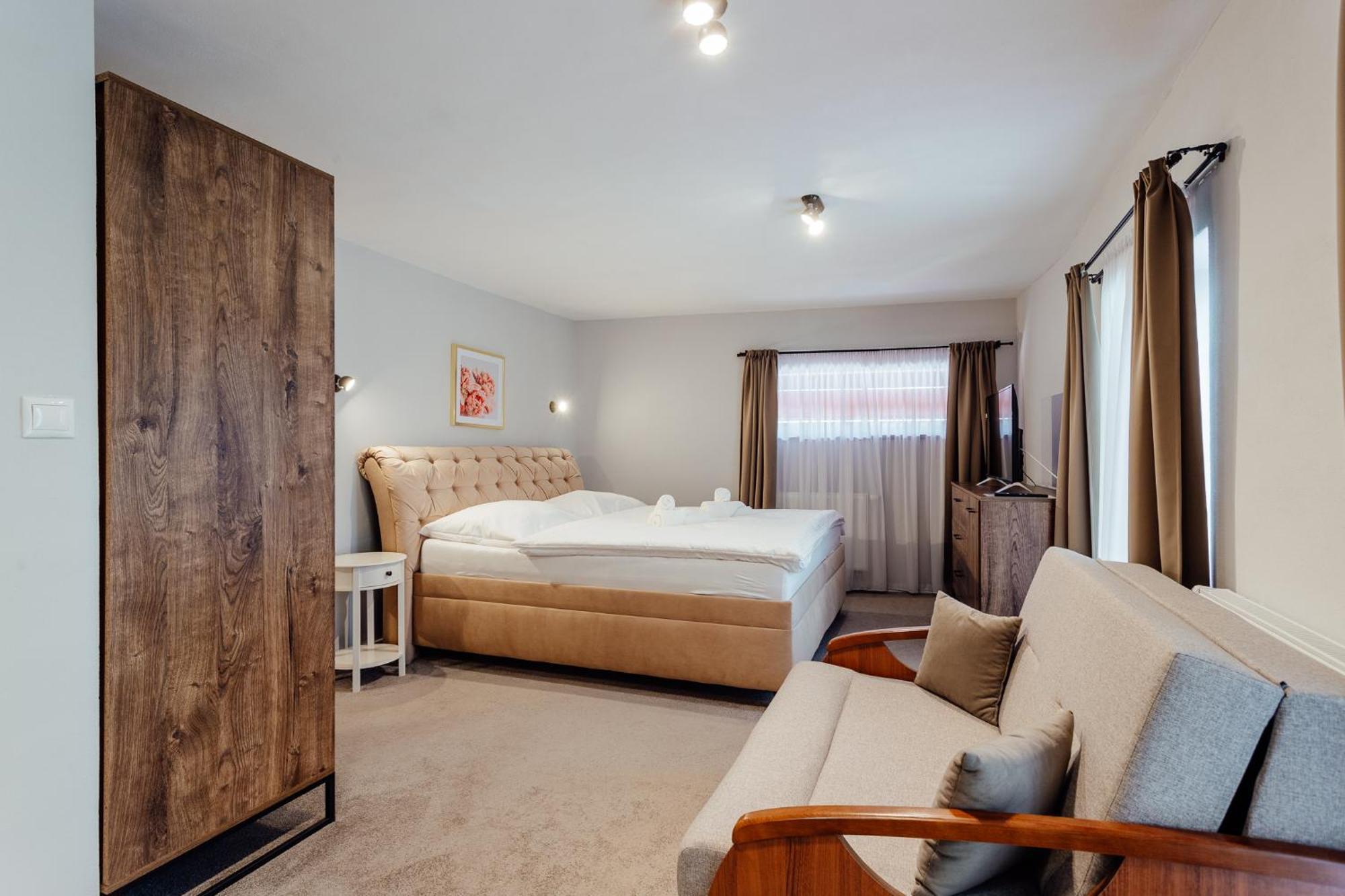 Botanicky Dvor Aparthotel บันสกา ชีอาว์นีซา ภายนอก รูปภาพ