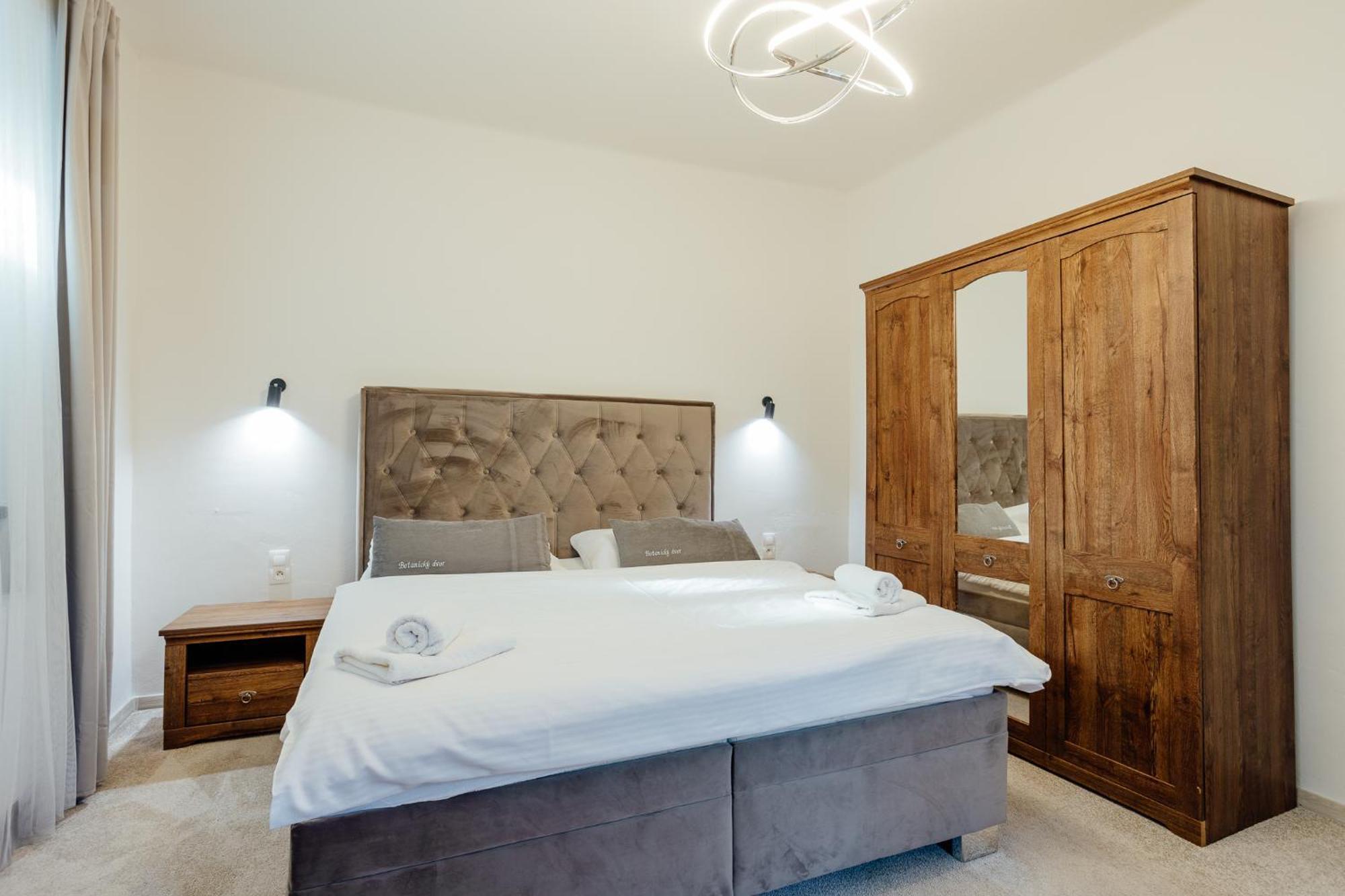 Botanicky Dvor Aparthotel บันสกา ชีอาว์นีซา ภายนอก รูปภาพ